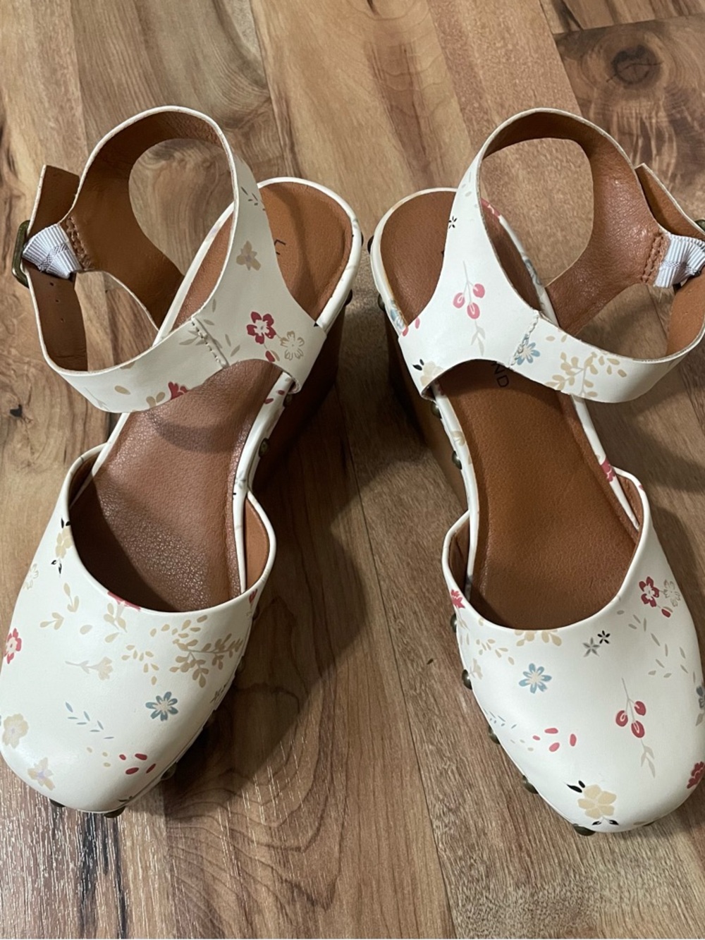 Lucky Brand Boho Floral Wedge Clogs Cream Leather Ankle Strap Sandals 6.5